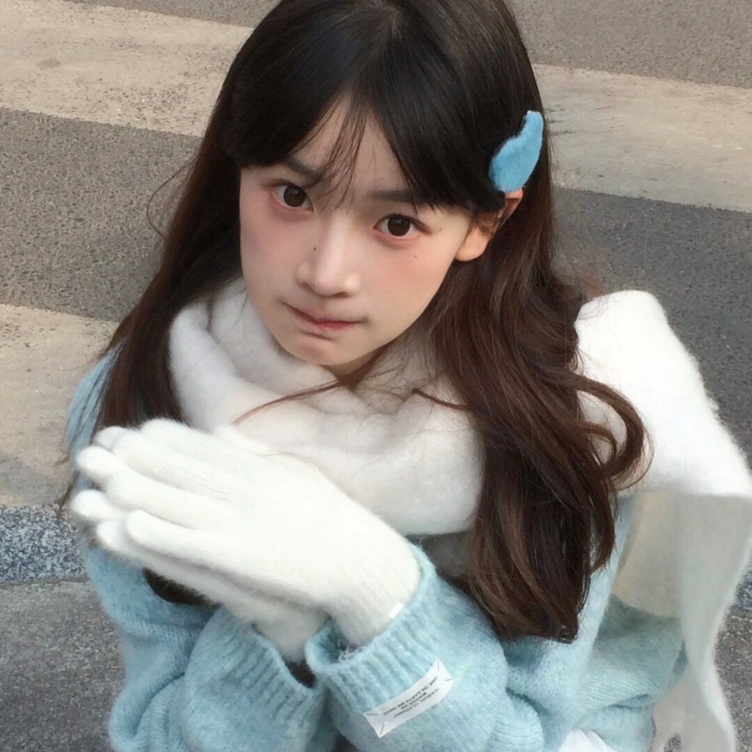 《当红小花片场摔剧本，导演当场黑脸》配图