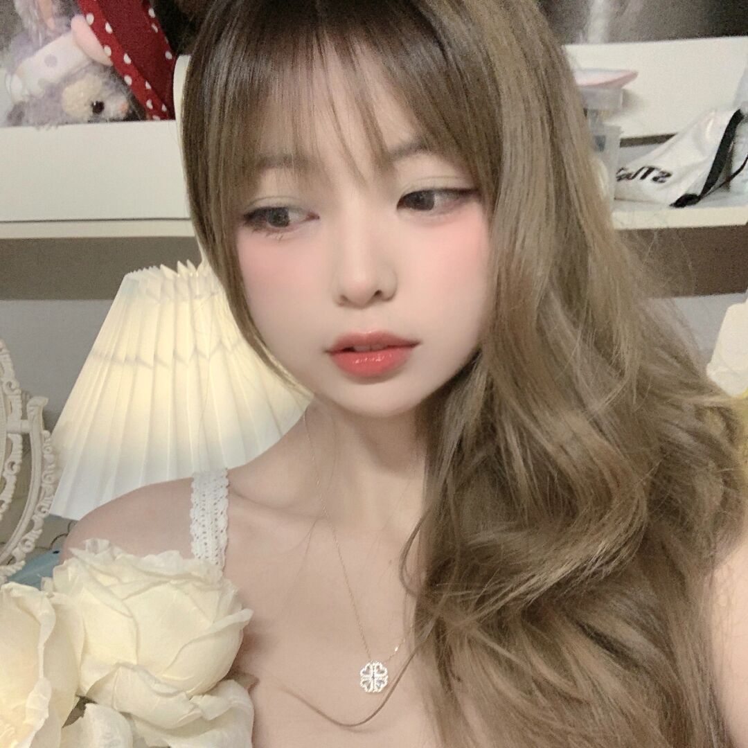 《千万粉丝网红直播翻车，助理当场拆穿卖惨》配图
