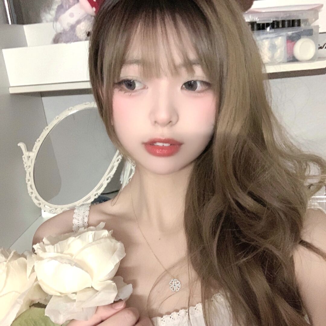 《某女星被曝与导演深夜对剧本，窗帘没拉》配图
